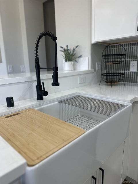 12665 Creekview Dr, San Diego CA: https://media.crmls.org/mediaz/8a48efd1-0fd4-4dde-89a4-5c3439e41cde.jpg