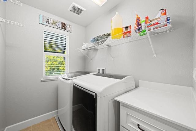 8563 Schooner Way, Newark CA: https://media.crmls.org/mediaz/8a497798-b6af-4c88-8bf5-39db65e74df7.jpg