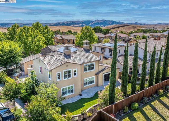 7563 Balmoral Way, San Ramon CA: https://media.crmls.org/mediaz/8a49a187-0a2c-4657-a58b-0e7ee1848ae8.jpg