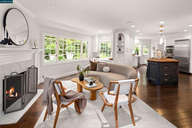 9 El Sueno, Orinda CA: https://media.crmls.org/mediaz/8a49d785-e4b9-476e-a05c-acfd157f8a8b.jpg