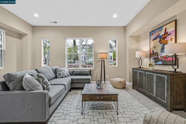 1966 Casablanca St, Danville CA: https://media.crmls.org/mediaz/8a4a35a8-700f-499e-97b6-b1a753b3a1df.jpg