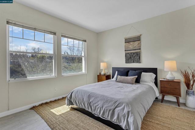 4605 Keller Ridge Dr, Clayton CA: https://media.crmls.org/mediaz/8a4a3632-5f27-48c2-8405-2c6ad35404ae.jpg