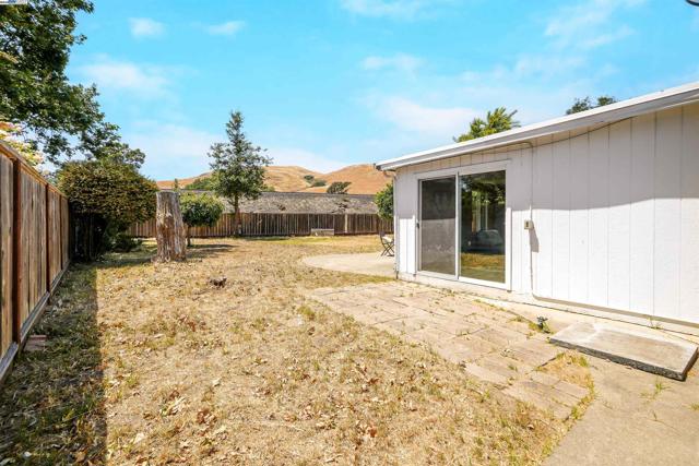 745 Wasatch Dr, Fremont CA: https://media.crmls.org/mediaz/8a4af686-c0a9-4c51-81de-a36b95332e0e.jpg