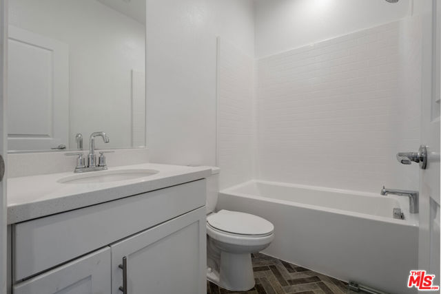 15978 Pilot Avenue, Chino CA: https://media.crmls.org/mediaz/8a4afd83-2800-4b86-9fd8-59d3645c02dc.jpg