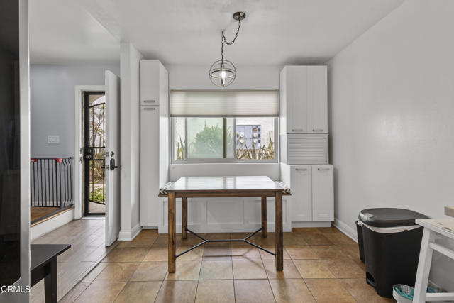 3235 Kelp Lane, Oxnard CA: https://media.crmls.org/mediaz/8a4b7ac7-bb91-4b9e-9581-fb0792711e2b.jpg