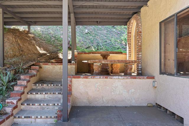 4201 Avenida Gregory, Spring Valley CA: https://media.crmls.org/mediaz/8a4c500b-a335-4f18-b916-d993f10a67e0.jpg