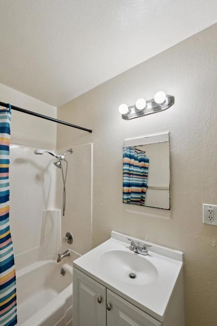 4624 Fairfax Avenue, Oakland CA: https://media.crmls.org/mediaz/8a4c5a8c-4c88-480b-9e82-d13d729b289f.jpg
