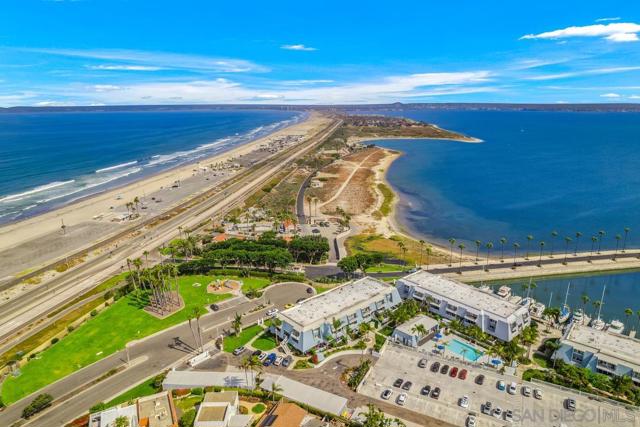 24 Montego, Coronado CA: https://media.crmls.org/mediaz/8a4c8acd-2f84-4f5c-949f-890edcb10fdb.jpg