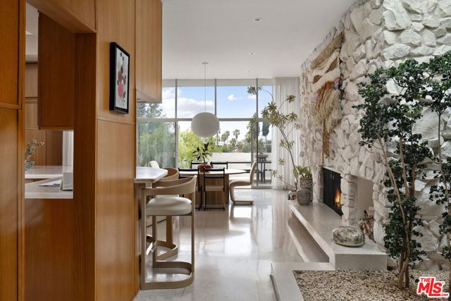 11513 Dona Cecilia Drive, Studio City CA: https://media.crmls.org/mediaz/8a4d28e8-0fb8-469a-ad0d-6714026cf6ed.jpg