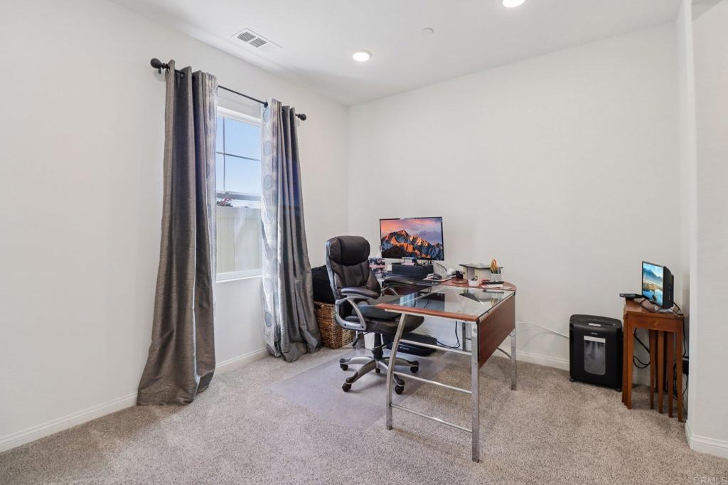 https://media.crmls.org/mediaz/8a4d2a82-3d02-4c0f-8ca5-b9f15d5df2b4.jpg?preset=X-Large