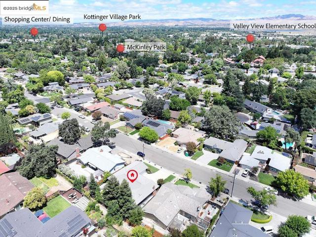 789 E Angela St, Pleasanton CA: https://media.crmls.org/mediaz/8a4d5ce0-aa4d-45b6-bdb5-669475593bba.jpg