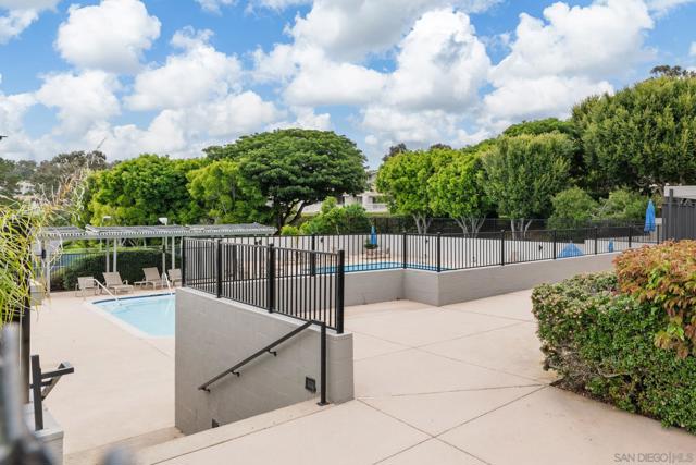 5614 Caminito Herminia, La Jolla CA: https://media.crmls.org/mediaz/8a4daaa1-3883-4b67-9126-0c0cb3eb58ad.jpg