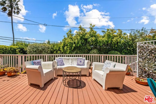 8221 Delgany Avenue, Playa del Rey CA: https://media.crmls.org/mediaz/8a4dabe9-b69a-4c16-8ce7-c709940f0428.jpg