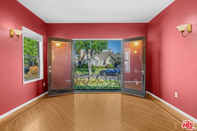 1147 S Point View Street, Los Angeles CA: https://media.crmls.org/mediaz/8a4db999-d9e8-414f-b840-8e19c686f09e.jpg