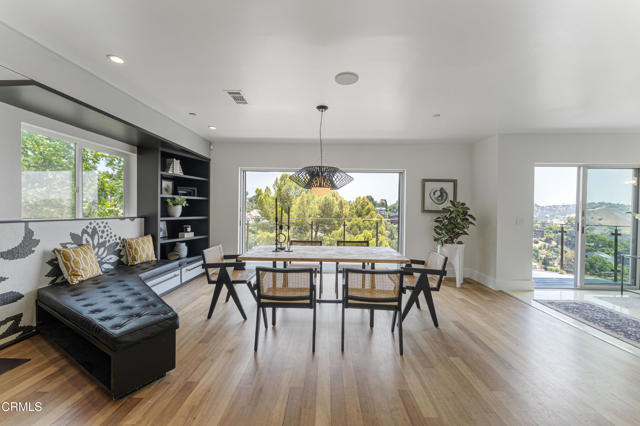 453 Frontenac Avenue, Los Angeles CA: https://media.crmls.org/mediaz/8a4dde32-3ffc-4aad-a045-c065ba6699c1.jpg