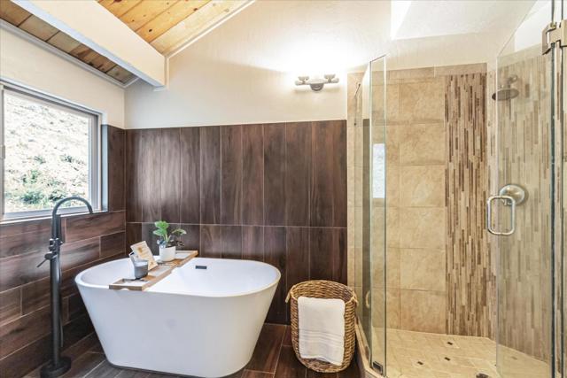 19233 Mountain Way, Los Gatos CA: https://media.crmls.org/mediaz/8a4e2b83-4493-40b9-af21-464b8cf29fcb.jpg