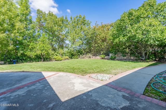 2085 Rayshire Street, Thousand Oaks CA: https://media.crmls.org/mediaz/8a4e52d4-868a-4fa4-b2b4-5d89e0f82dfd.jpg