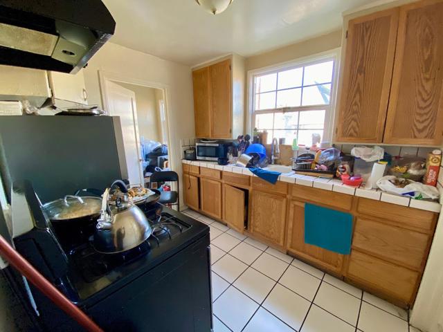 1507 E 15th Street, Oakland CA: https://media.crmls.org/mediaz/8a4e801a-3abc-4925-9da6-af5fc84c132a.jpg