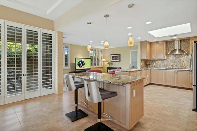 10 Colgate Drive, Rancho Mirage CA: https://media.crmls.org/mediaz/8a4f38ce-36a5-4f29-9122-256047d671f7.jpg