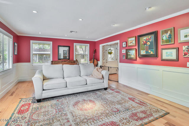 90 Sherwood Drive, Westlake Village CA: https://media.crmls.org/mediaz/8a4f41c3-57b7-4a88-a097-0afb8f31bcec.jpg