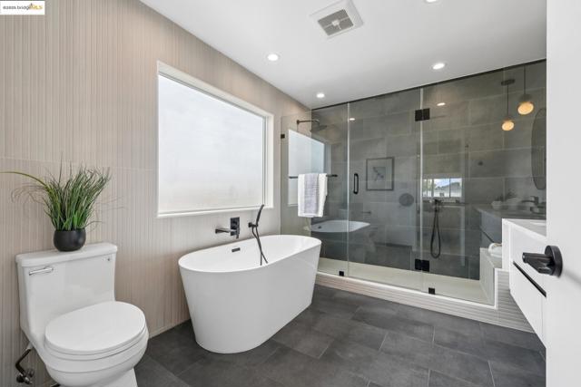 1207 Cedar St, Berkeley CA: https://media.crmls.org/mediaz/8a4f890a-78c1-4f5a-bb1b-3fdb805d8224.jpg