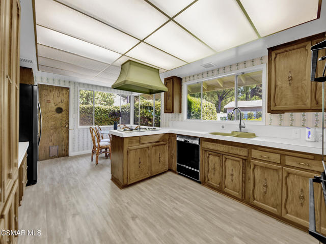 5448 Bothwell Road, Tarzana CA: https://media.crmls.org/mediaz/8a4fb31c-c105-4caf-800b-49b973b81c1b.jpg