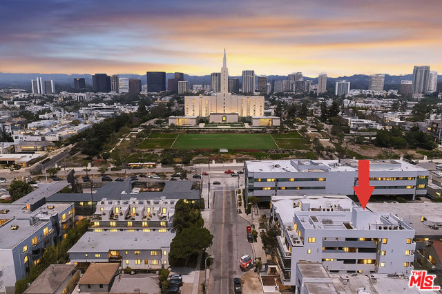 1822 Overland Avenue, Los Angeles CA: https://media.crmls.org/mediaz/8a4fd84e-2a18-4eb0-9519-c757ab977fa8.jpg