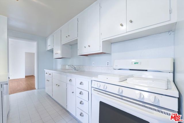 2461 McCready Avenue, Los Angeles CA: https://media.crmls.org/mediaz/8a4fec5d-cb59-4408-8dfb-0894aacea966.jpg