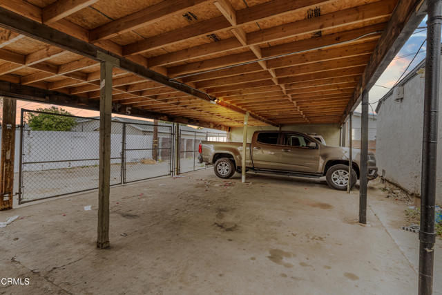 136 N Garfield Avenue, Oxnard CA: https://media.crmls.org/mediaz/8a4ff79e-8481-42eb-9806-abc464454cad.jpg