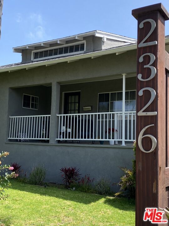 2326 LOUELLA Avenue Venice, California
