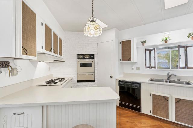 525 W El Norte Pkwy, Escondido CA: https://media.crmls.org/mediaz/8a505ce0-54df-4891-9b73-6628c159c8d7.jpg
