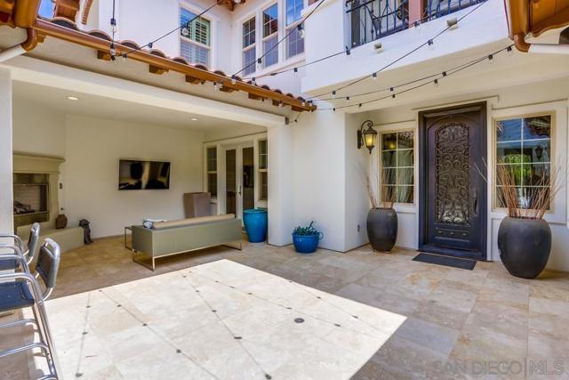 6977 Corte Langosta, Carlsbad CA: https://media.crmls.org/mediaz/8a50708b-4959-492b-965f-87c502d0f58b.jpg