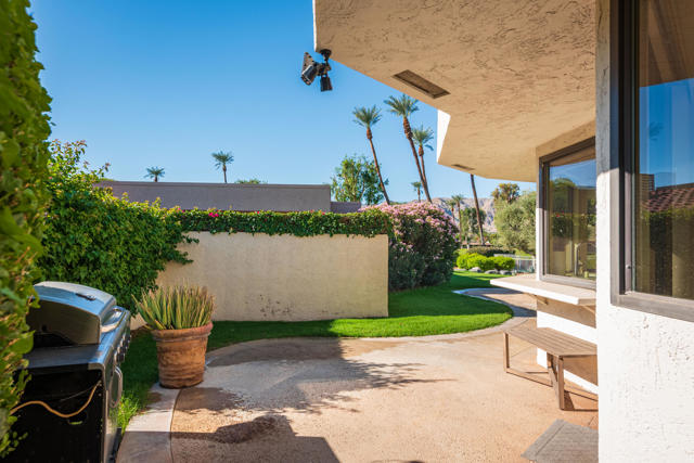9 Wake Forest Court, Rancho Mirage CA: https://media.crmls.org/mediaz/8a50a949-89c5-4da4-a2ba-a0d8623cc7a1.jpg