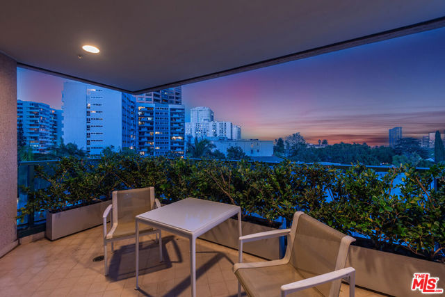 10490 Wilshire Boulevard, Los Angeles CA: https://media.crmls.org/mediaz/8a50bd5b-21d9-406a-a345-946557bf97a3.jpg