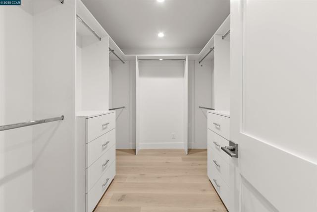 706 St Marys Rd, Lafayette CA: https://media.crmls.org/mediaz/8a515f5e-7ef2-4df9-9e12-eb7a0a90b2fc.jpg