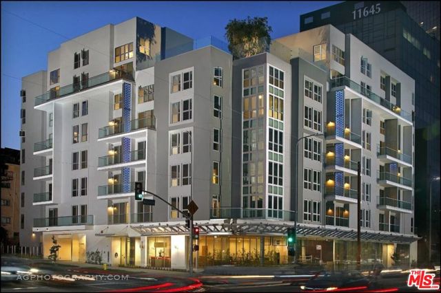 1168 S Barrington Avenue, Los Angeles CA: https://media.crmls.org/mediaz/8a518674-4ff0-4c2d-9983-52f7569fea83.jpg