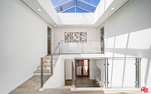 26814 Malibu Cove Colony Drive, Malibu CA: https://media.crmls.org/mediaz/8a51ab49-923f-4097-bfbe-cee6314dbb10.jpg