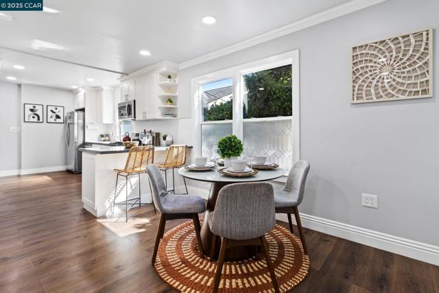 4010 Masterson St, Oakland CA: https://media.crmls.org/mediaz/8a51aec1-9f23-4b0e-ae66-12be4a669e80.jpg