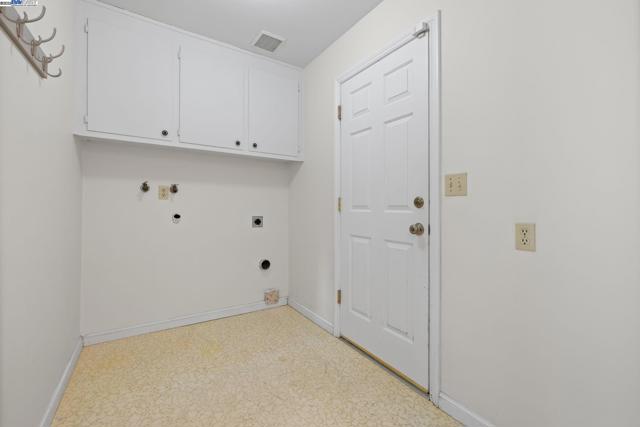 508 E Myrick Court, Clayton CA: https://media.crmls.org/mediaz/8a520185-3375-4003-b42b-7122da498ff3.jpg
