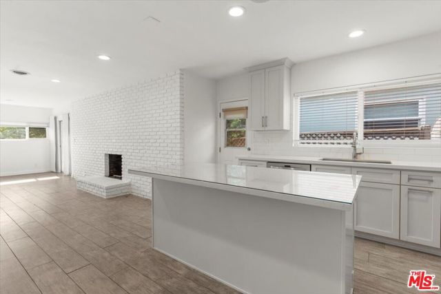 262 Macdonald Street, Pasadena CA: https://media.crmls.org/mediaz/8a523374-67a2-48c2-82ad-d43956079faa.jpg