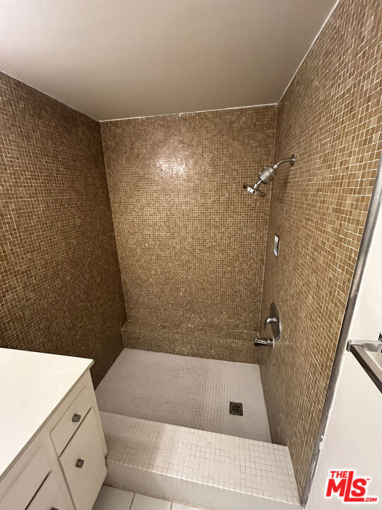 Drew Fenton | 833 Moraga Drive Los Angeles CA | MLS: 7495702