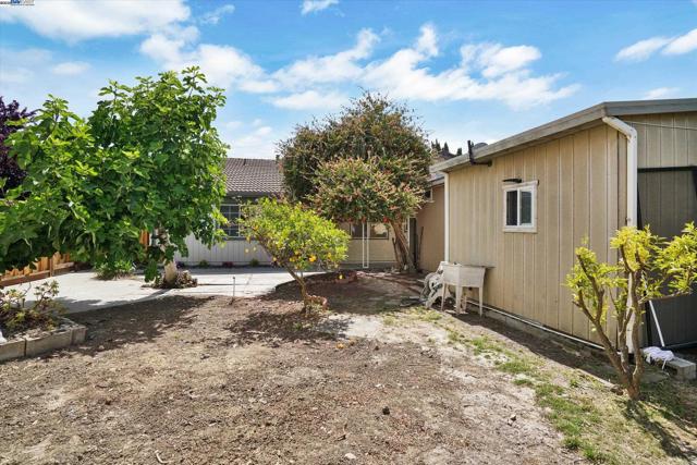 4909 Romeo, Fremont CA: https://media.crmls.org/mediaz/8a52bc6f-d461-4eb3-8c87-d33ef382da82.jpg