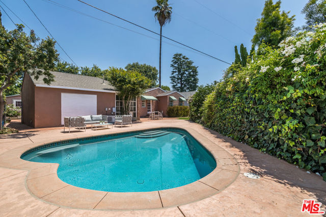 5967 Carpenter Avenue, Valley Village CA: https://media.crmls.org/mediaz/8a52ce81-24c7-45ce-82fa-d1b53d886329.jpg