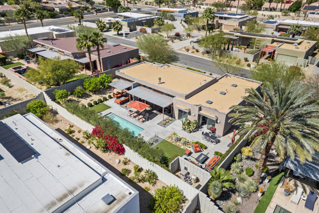 1069 Azure Court, Palm Springs CA: https://media.crmls.org/mediaz/8a52dd67-ffbc-4c10-8315-dcd1ce056bef.jpg