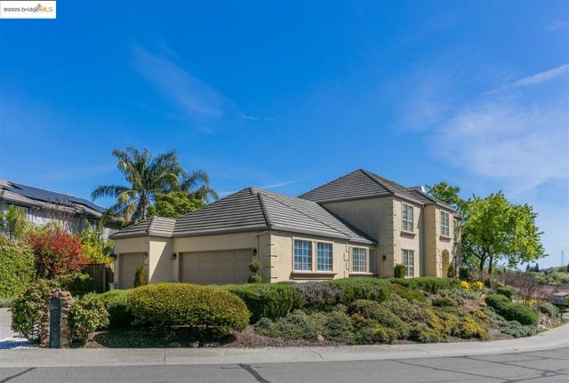 3266 Congressional Cir, Fairfield CA: https://media.crmls.org/mediaz/8a52e02a-13dd-480d-9b8c-cad4a42bc97a.jpg