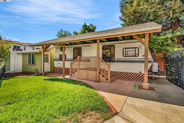 39478 Zacate Ave, Fremont CA: https://media.crmls.org/mediaz/8a541588-8950-4268-a63e-fd81fb64431e.jpg