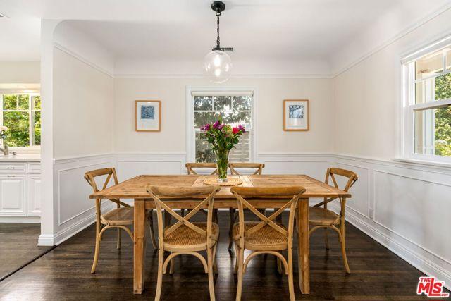 4223 Wilkinson Avenue, Studio City CA: https://media.crmls.org/mediaz/8a54b3ea-1193-47a2-8aae-d0d61d9f3c46.jpg