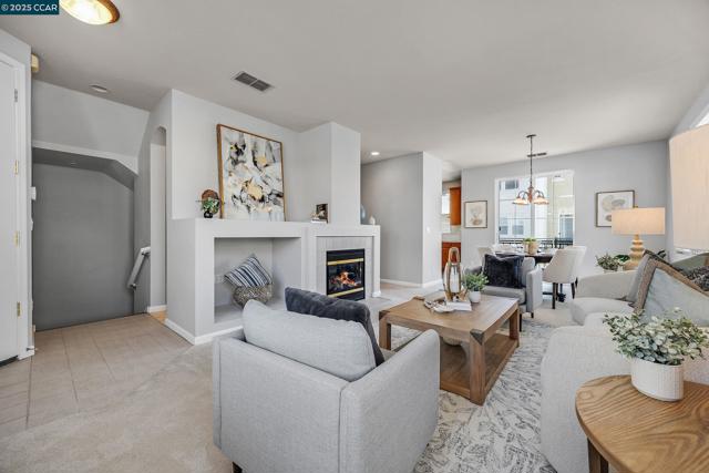 47 Matisse Ct, Pleasant Hill CA: https://media.crmls.org/mediaz/8a553174-34d7-4c08-a20c-7f8fb5d17128.jpg