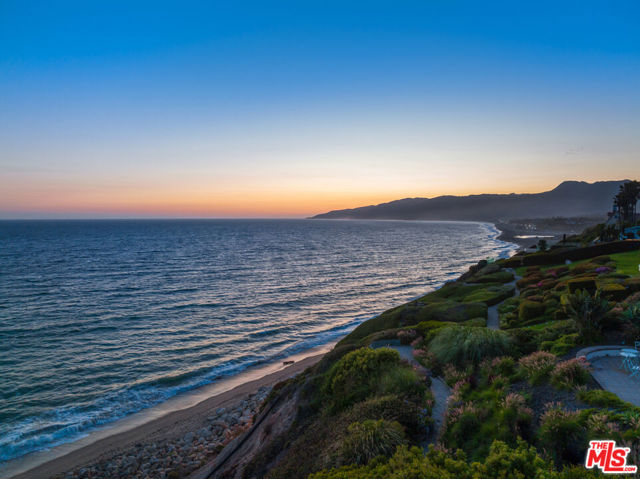 7089 Birdview Avenue, Malibu CA: https://media.crmls.org/mediaz/8a556547-e8cd-4d52-86b1-1f892143286a.jpg