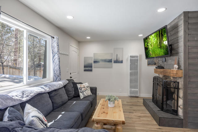 40110 Highland Road, Big Bear CA: https://media.crmls.org/mediaz/8a561aae-45f3-47f2-8a6c-3a369c9c3933.jpg